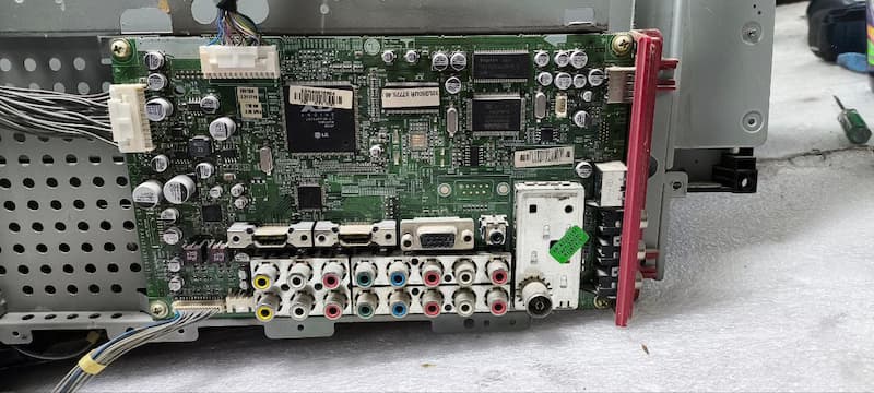 درخواست مین ال جی 32LG606UR